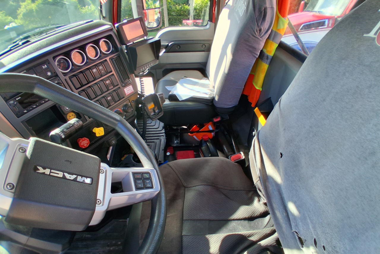 2023 Mack Anthem - Image 8