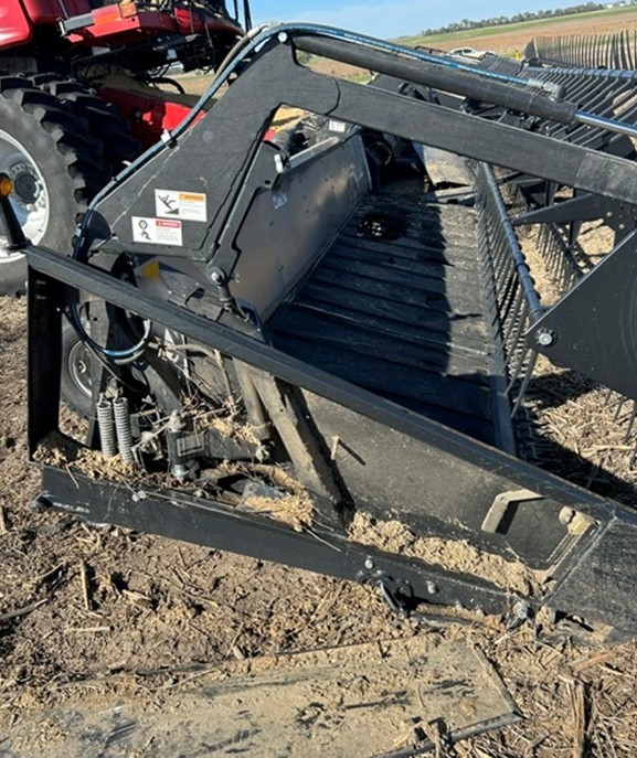 2014 Case IH 7230 Combine with 2024 Geringhoff 40′ Razor Header - Image 11