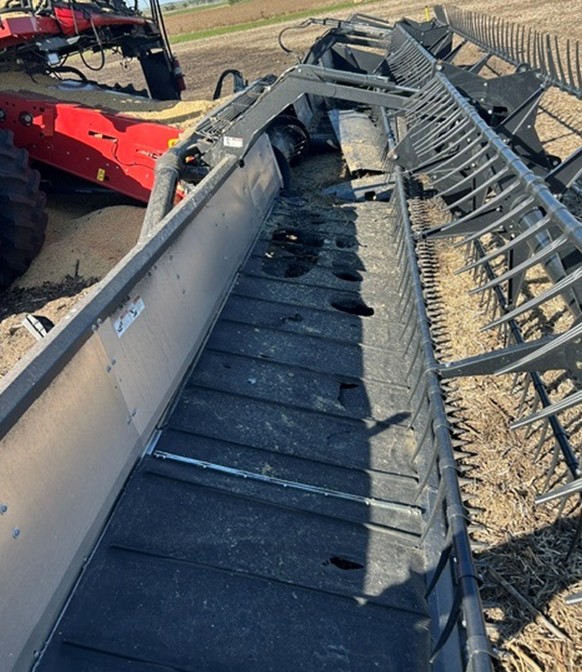 2014 Case IH 7230 Combine with 2024 Geringhoff 40′ Razor Header - Image 13