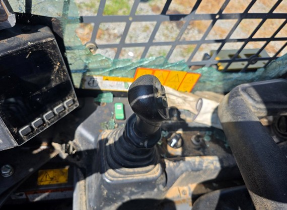 2025 Takeuchi TL12V-2 Skid Steer - Image 11