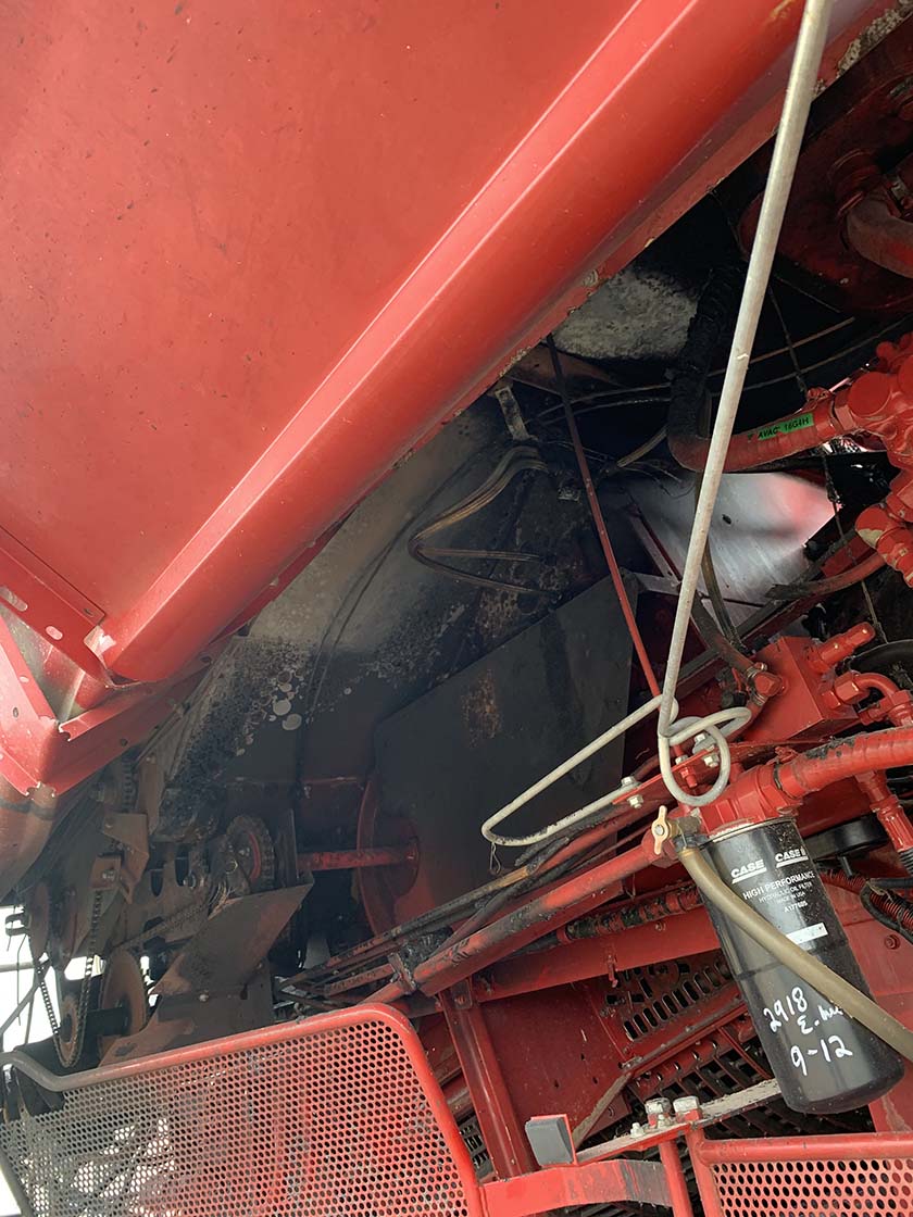 CASE IH 2188 Combine - Image 9