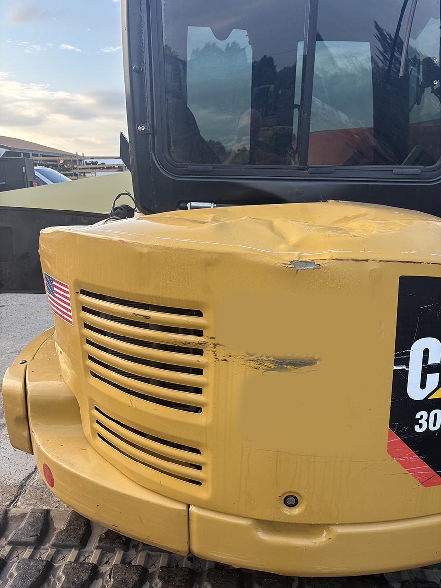 2016 Caterpillar 305.5 Excavator - Image 2