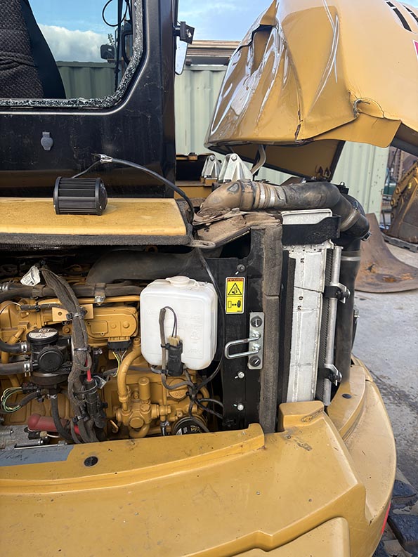 2016 Caterpillar 305.5 Excavator - Image 4