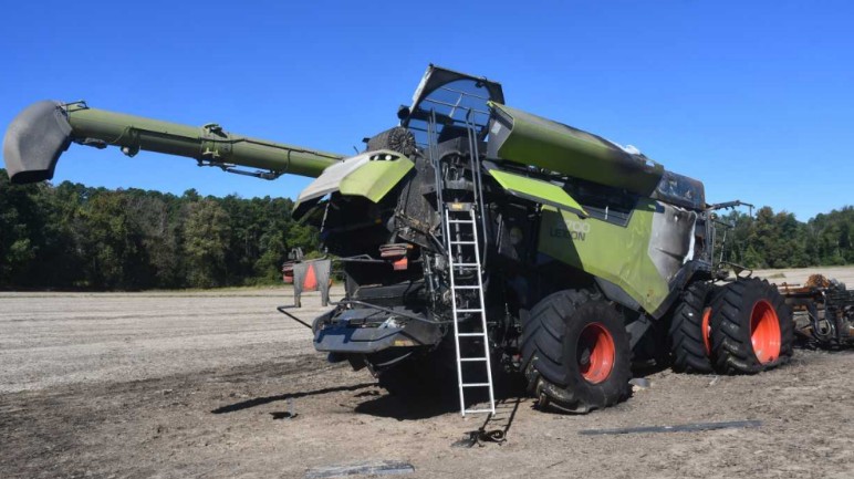 2026 CLAAS LEXION 8700 Combine and 2023 MacDon FD250 Header