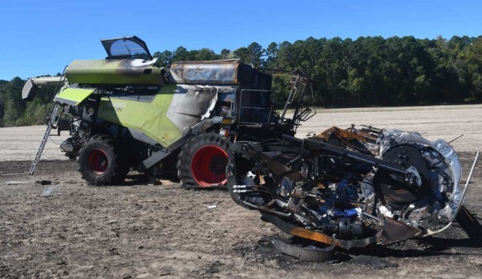 2026 CLAAS LEXION 8700 Combine and 2023 MacDon FD250 Header - Image 11