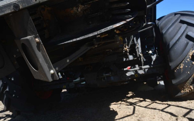 2026 CLAAS LEXION 8700 Combine and 2023 MacDon FD250 Header - Image 20