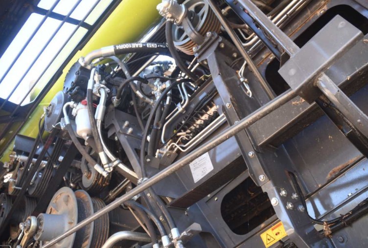 2026 CLAAS LEXION 8700 Combine and 2023 MacDon FD250 Header - Image 26