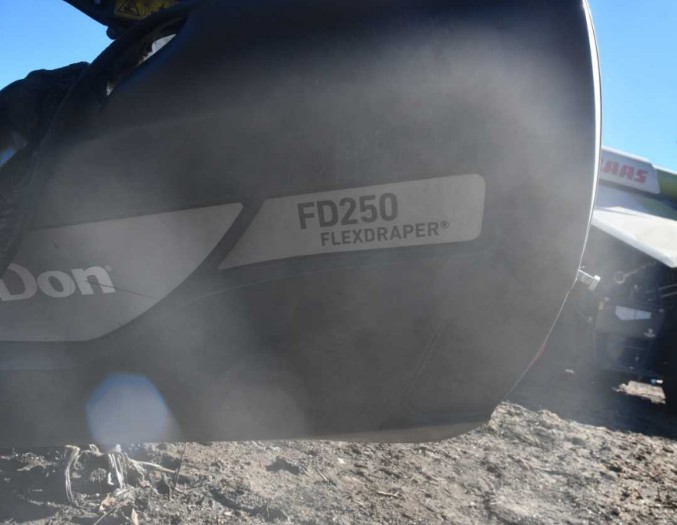 2026 CLAAS LEXION 8700 Combine and 2023 MacDon FD250 Header - Image 32