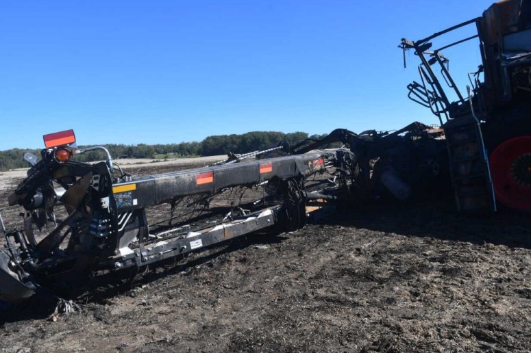 2026 CLAAS LEXION 8700 Combine and 2023 MacDon FD250 Header - Image 7