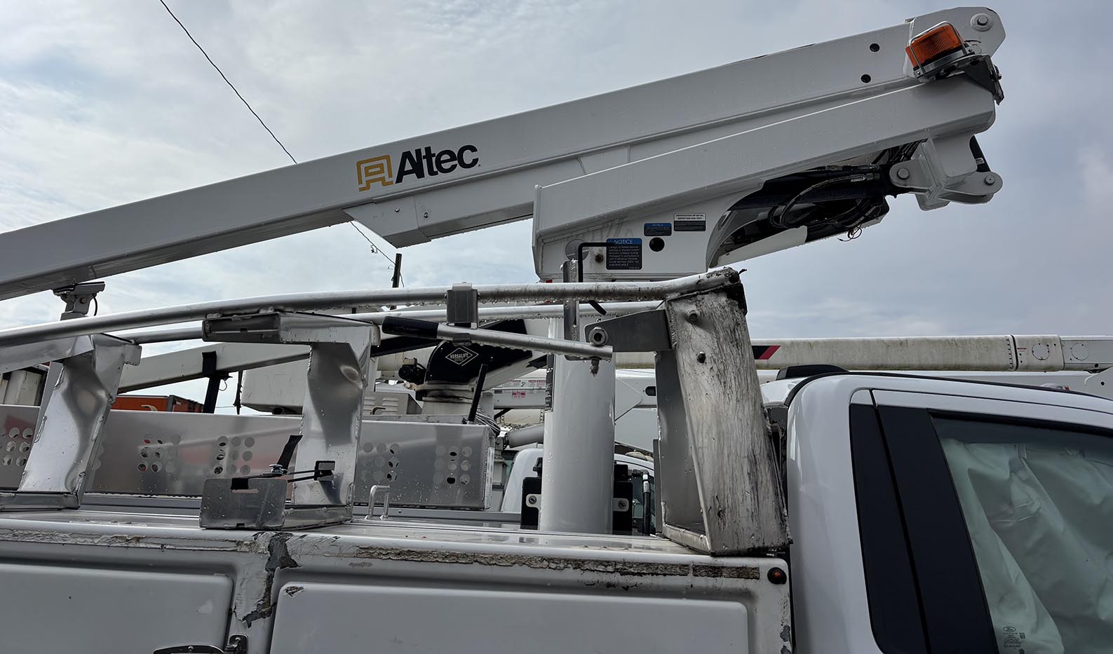 2026 Ford F-450 Bucket Truck - Image 10