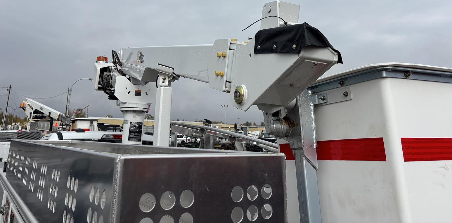 2026 Ford F-450 Bucket Truck - Image 11