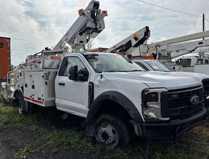 2026 Ford F-450 Bucket Truck - Image 2