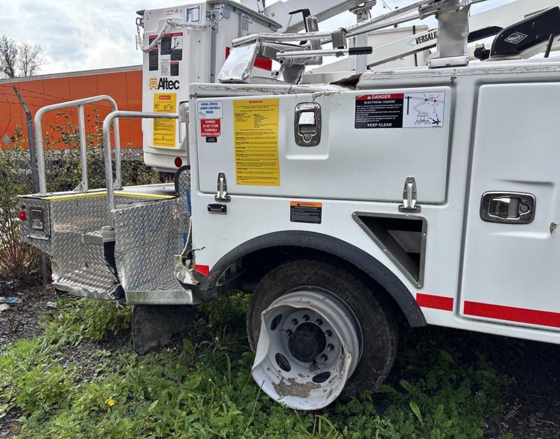 2026 Ford F-450 Bucket Truck - Image 3