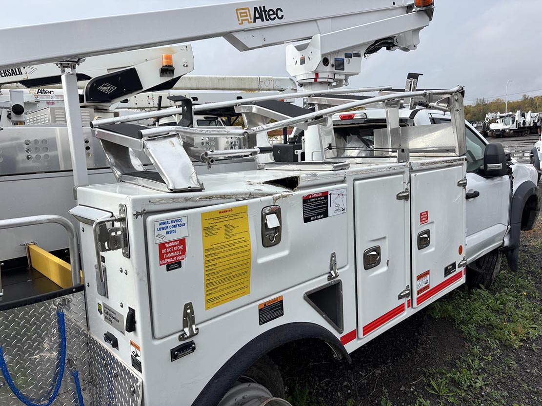 2026 Ford F-450 Bucket Truck - Image 5