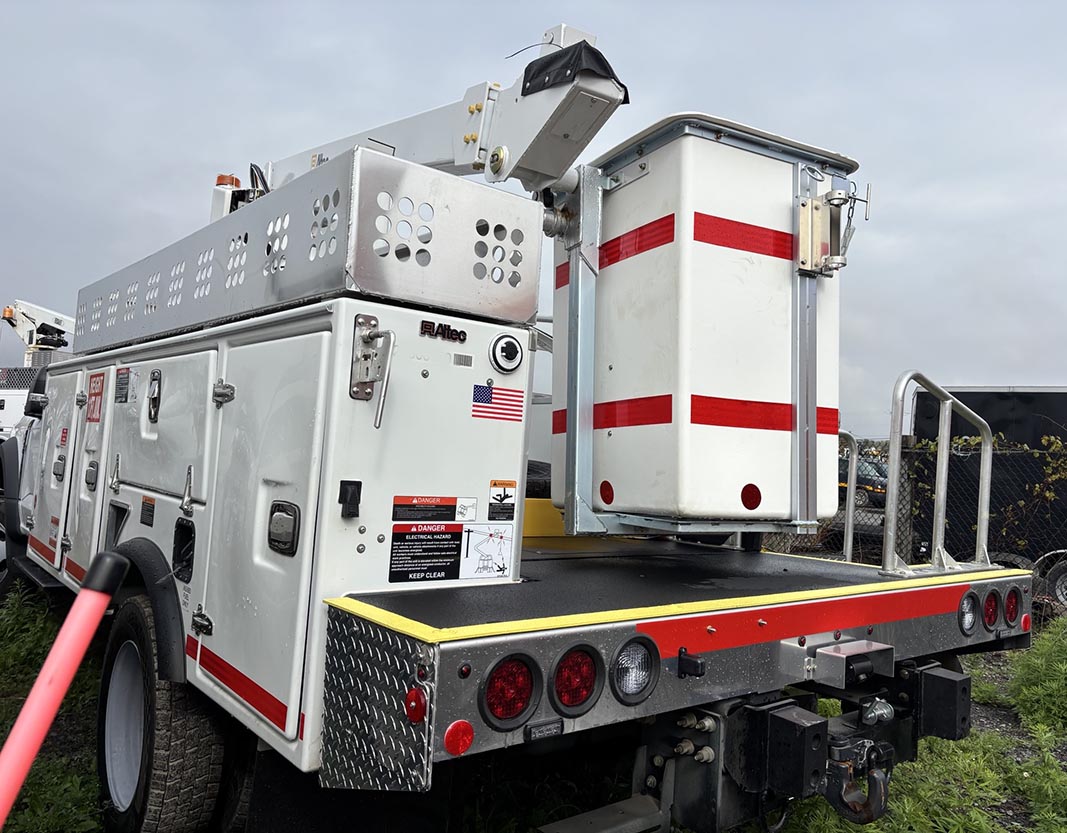 2026 Ford F-450 Bucket Truck - Image 7