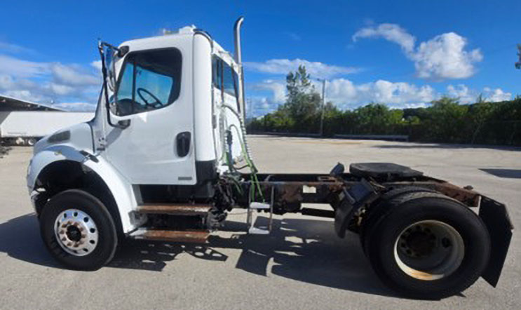 2006 Freightliner M2 - Image 4