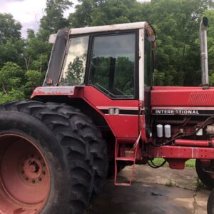 International 1586 Tractor