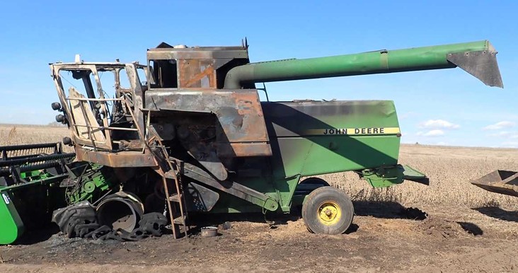 John Deere 6620 Combine