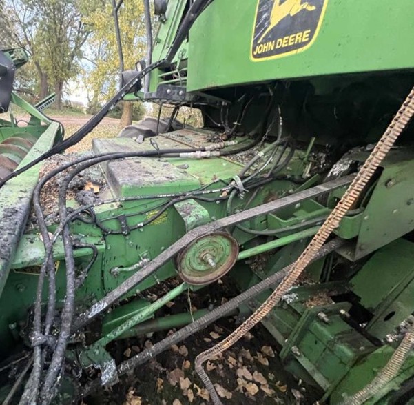 John Deere 6620 Combine/John Deere 220 Header - Image 10