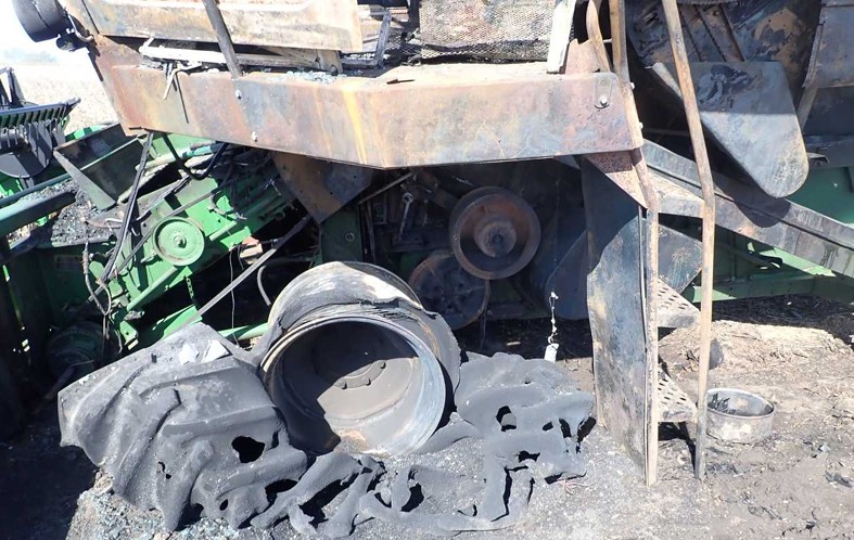 John Deere 6620 Combine - Image 13