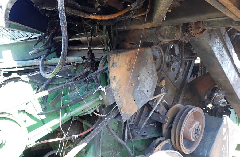 John Deere 6620 Combine - Image 19