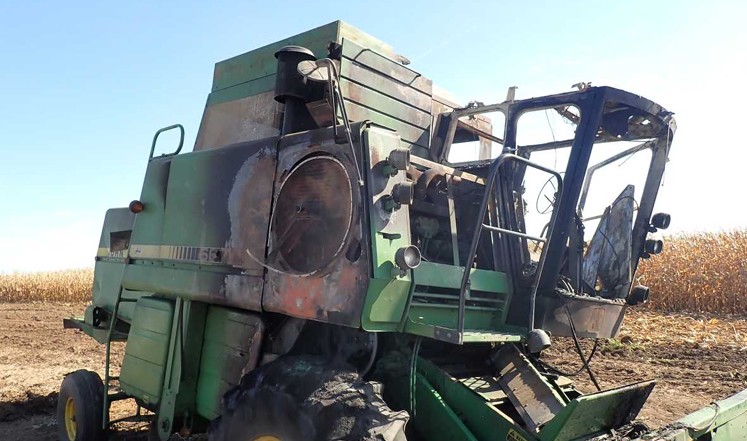 John Deere 6620 Combine - Image 2