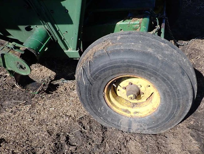 John Deere 6620 Combine - Image 22