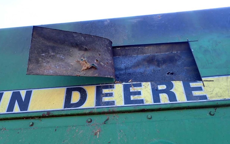John Deere 6620 Combine - Image 23