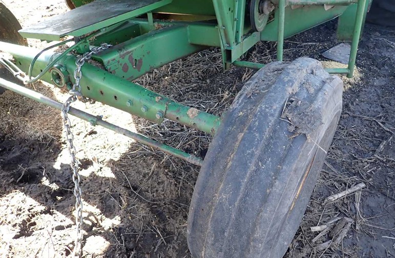 John Deere 6620 Combine - Image 25