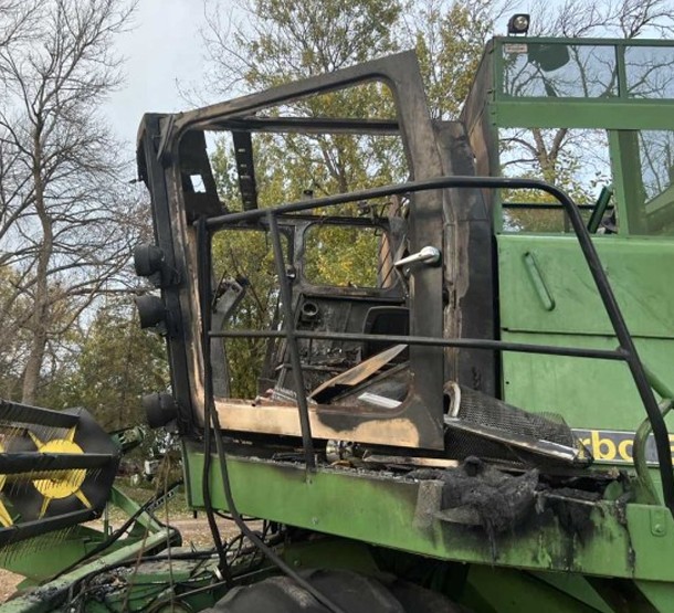 John Deere 6620 Combine/John Deere 220 Header - Image 5