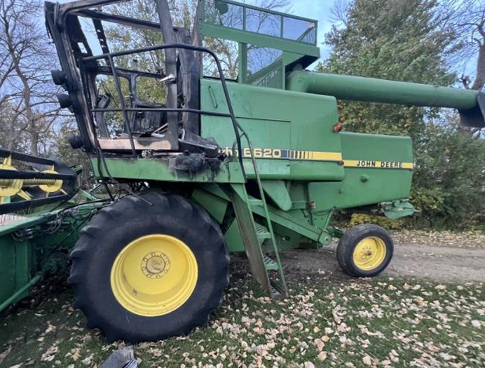 John Deere 6620 Combine/John Deere 220 Header - Image 6