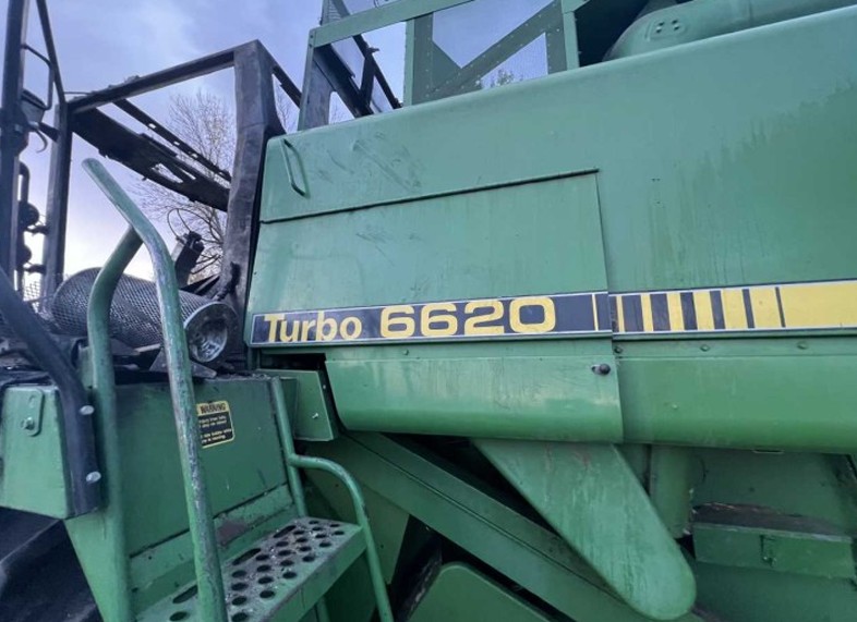John Deere 6620 Combine/John Deere 220 Header - Image 7
