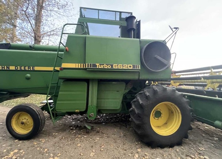 John Deere 6620 Combine/John Deere 220 Header - Image 9