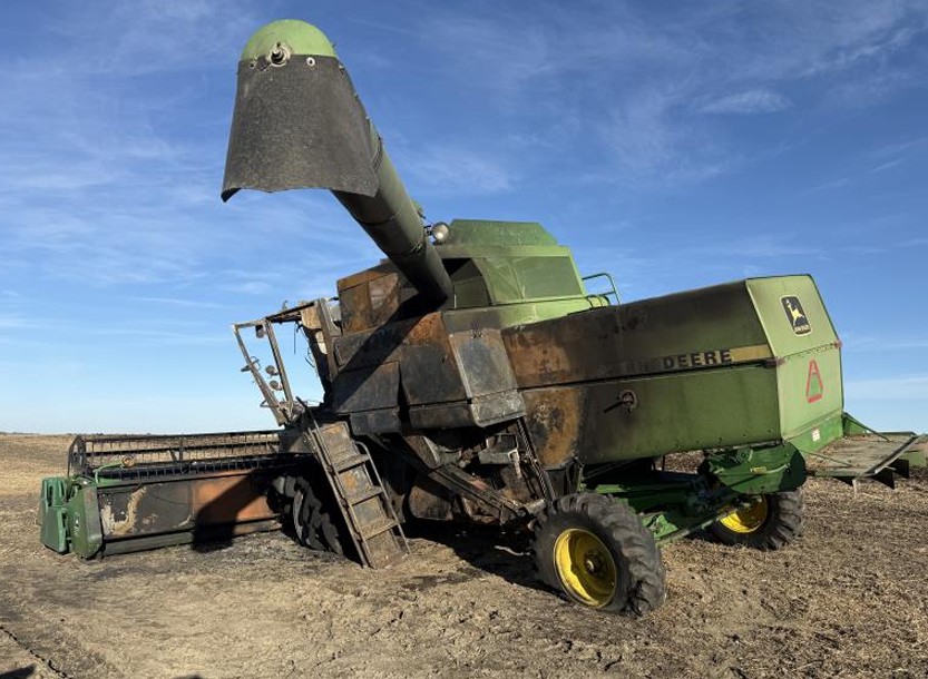 John Deere 7720 Combine - Image 2