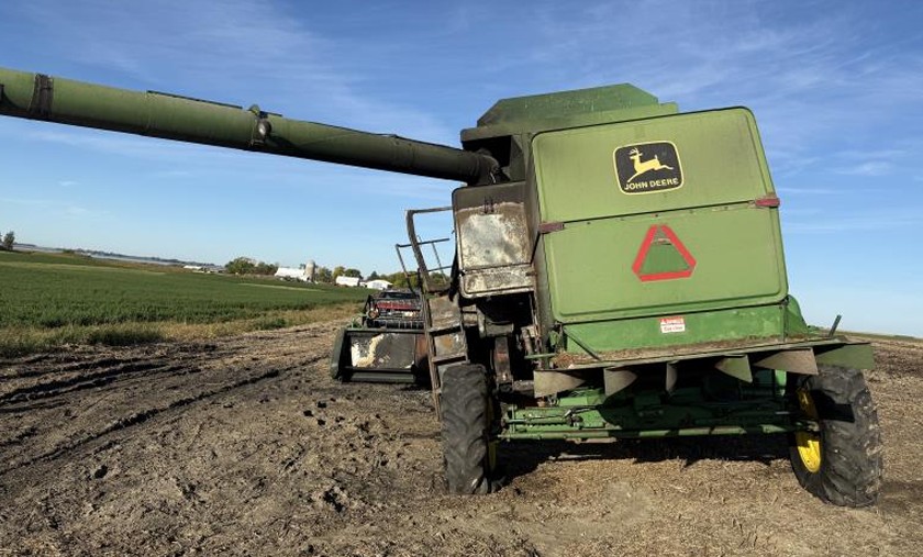 John Deere 7720 Combine - Image 3