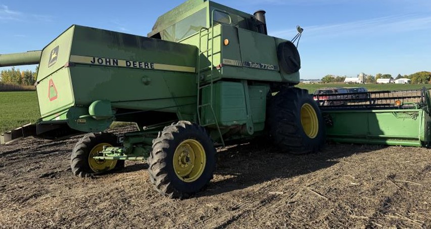 John Deere 7720 Combine - Image 4