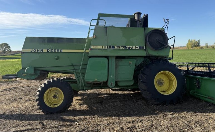 John Deere 7720 Combine - Image 5