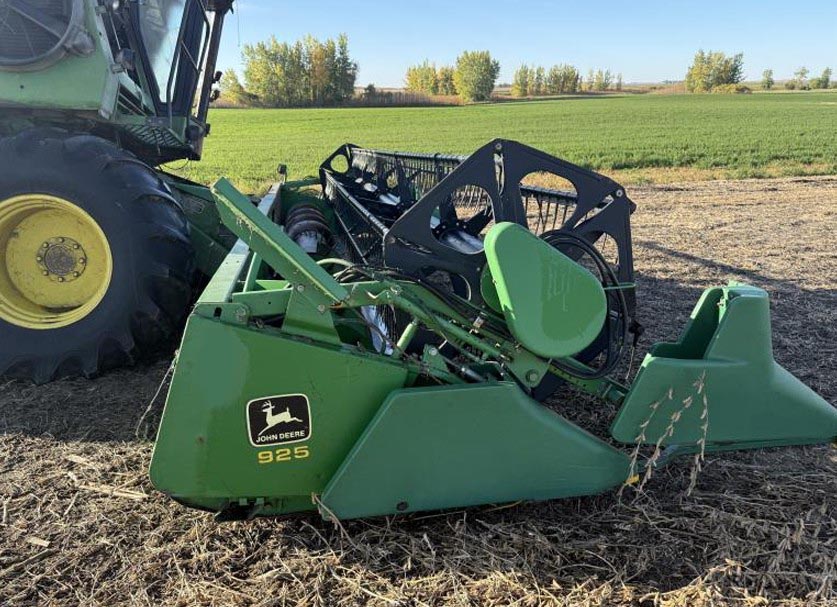 John Deere 925 Header