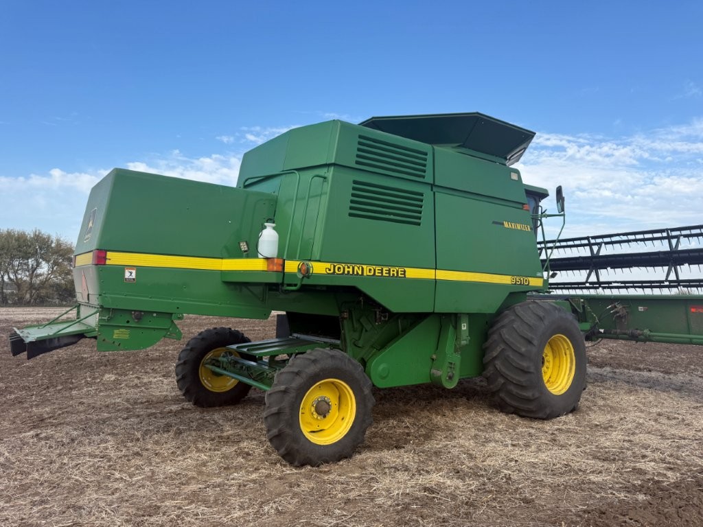 1998 John Deere 9510 Combine