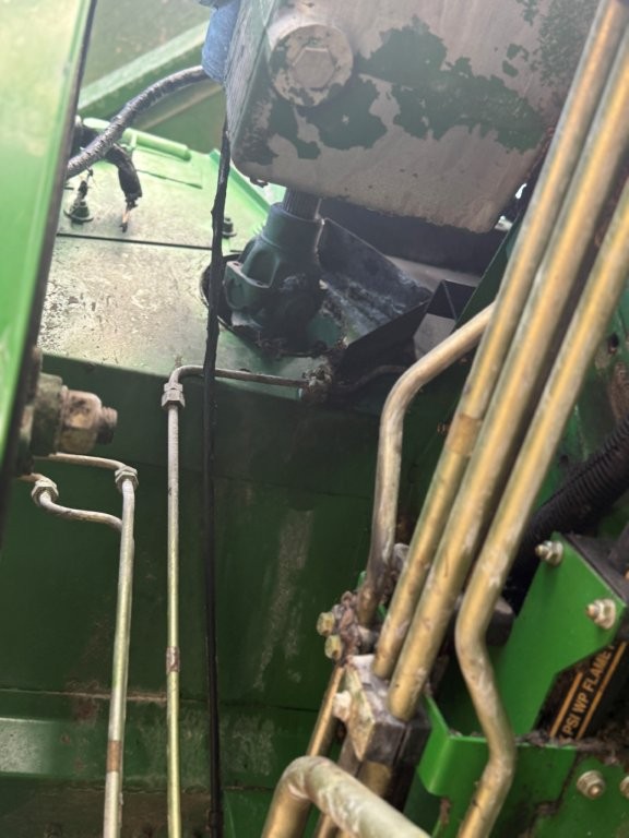 1998 John Deere 9510 Combine - Image 3