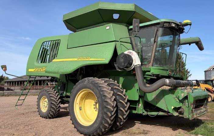 2005 John Deere 9760 STS Combine
