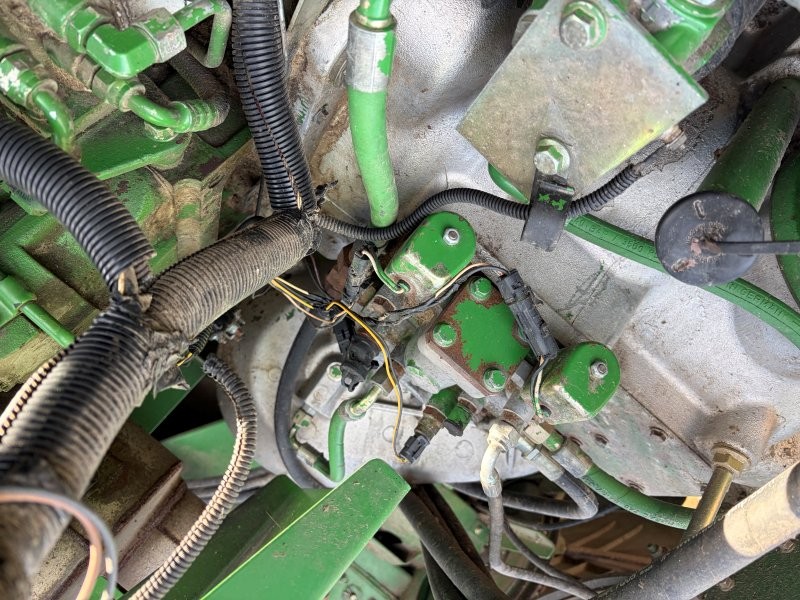 2005 John Deere 9760 STS Combine - Image 10