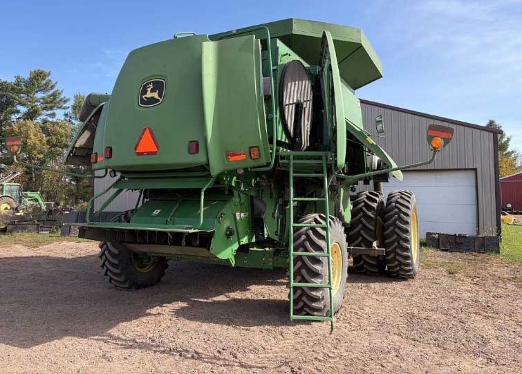 2005 John Deere 9760 STS Combine - Image 2