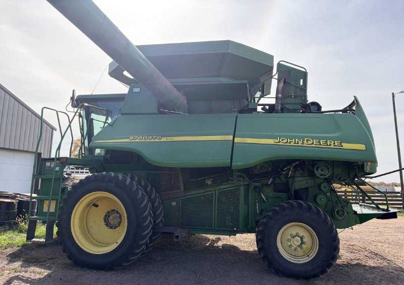 2005 John Deere 9760 STS Combine - Image 4