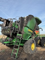 2015 John Deere S680 STS Combine - Image 10