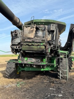 2015 John Deere S680 STS Combine - Image 14