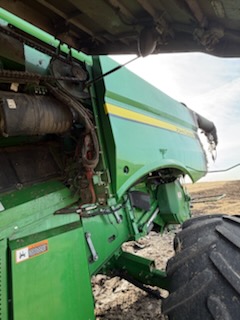 2015 John Deere S680 STS Combine - Image 15