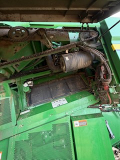 2015 John Deere S680 STS Combine - Image 16