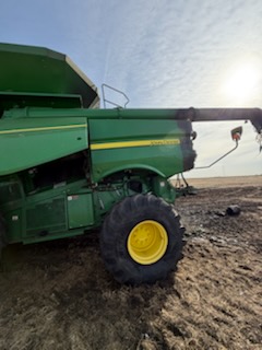 2015 John Deere S680 STS Combine - Image 18
