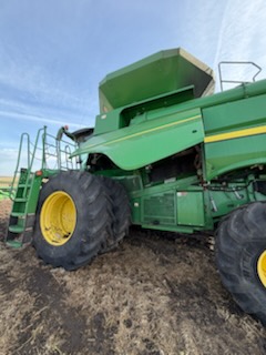2015 John Deere S680 STS Combine - Image 19